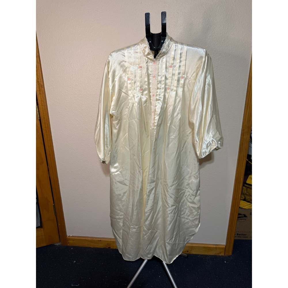 Vanity Fair Vintage Ivory Satin Nightgown Pink Rosebud Embroidered Lace Trim S